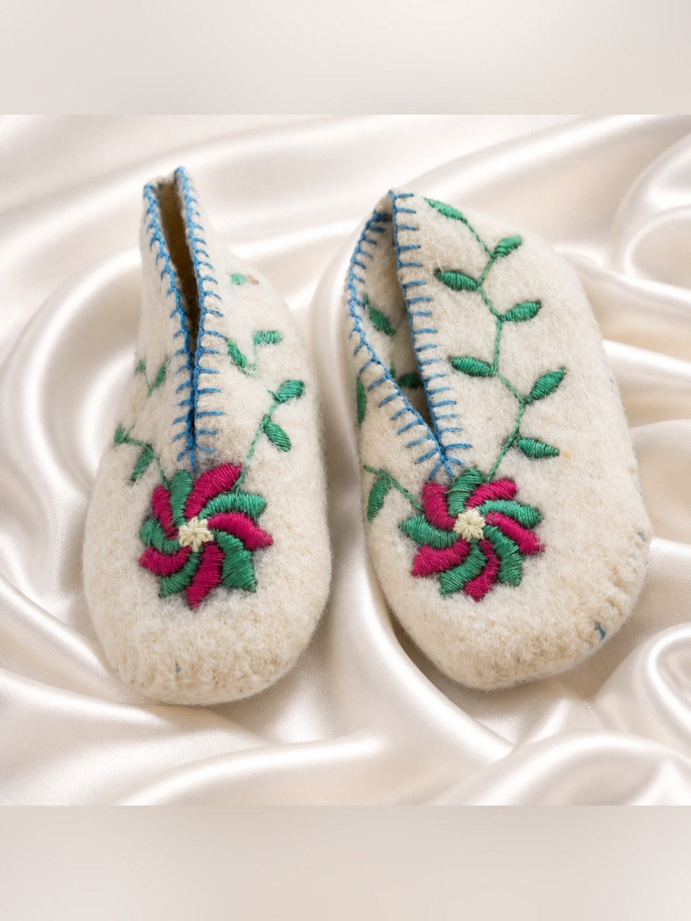 Vintage 60’s Handmade Girls Wool Slippers with Floral Embroidery GUC